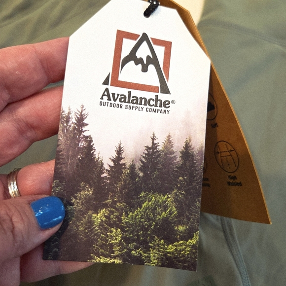 Avalanche Outdoor Supply Co. High Waisted Compression Leggings Size Large New - Picture 6 of 14